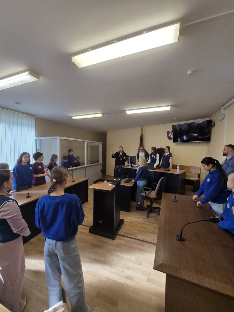 Penktokų pažintis su teismo veikla